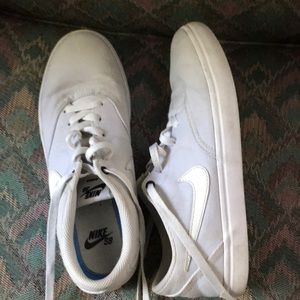 White nike sb’s